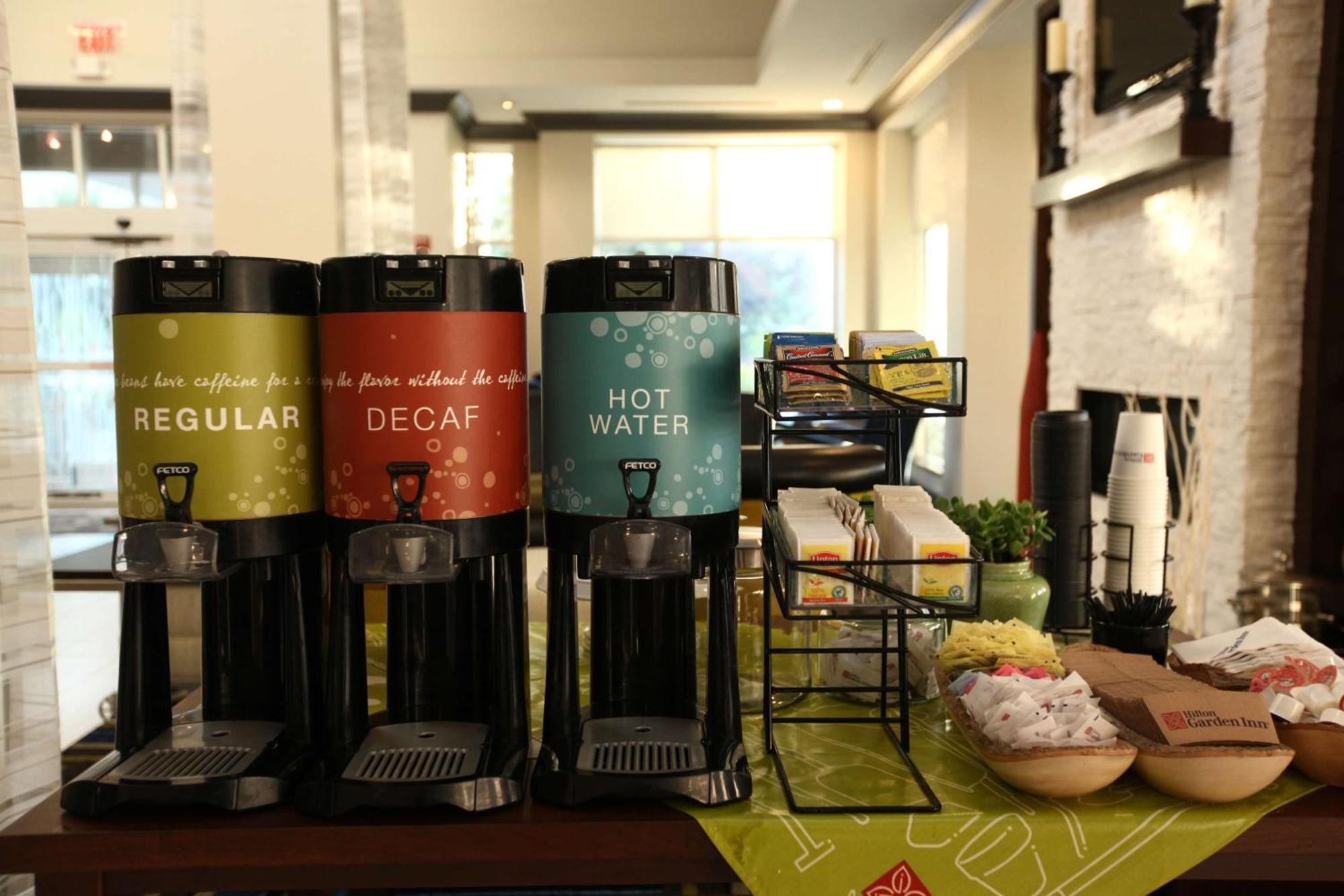 韦斯特伯里希尔顿花园酒店 外观 照片